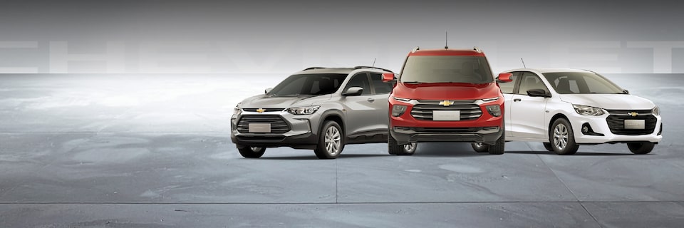 Chevrolet Tracker, Chevrolet Montana, Chevrolet Onix estacionados