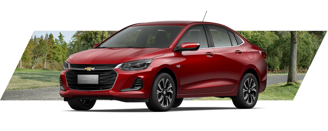 Chevrolet Onix sedán rojo, elegante y espacioso, ideal para familias que buscan confort en cada viaje